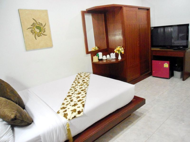Forest Patong Hotel Exterior photo