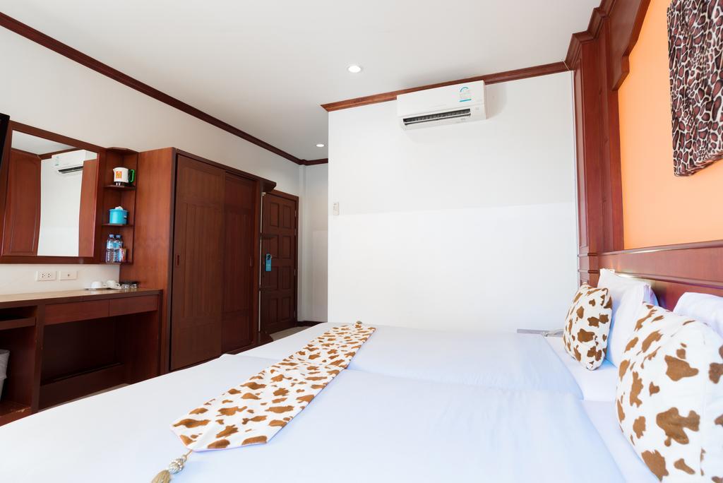 Forest Patong Hotel Exterior photo