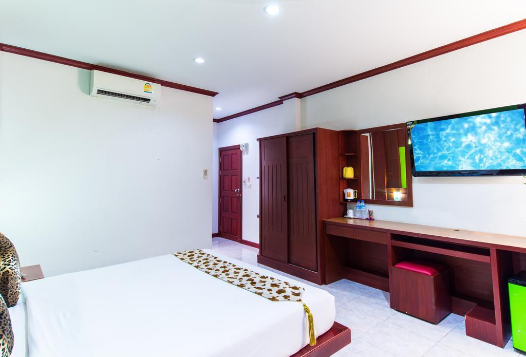 Forest Patong Hotel Exterior photo